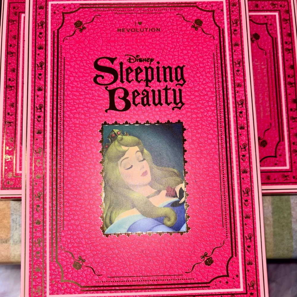 Sleeping Beauty Makeup Bundle * RARE* - Picture 3 of 14